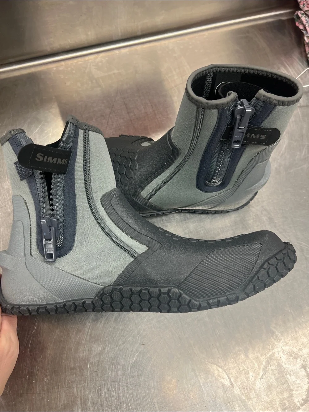 Simms Gray and Black Neoprene Ankle Waders Zipit Bootie Size 10 Worn Once
